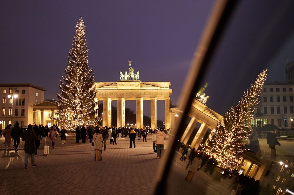 In der Weihnachtszeit fühlen sich alleinstehende Menschen oft besonders einsam. In Berlin und Brandenburg gibt es einige Angebote, die helfen sollen.