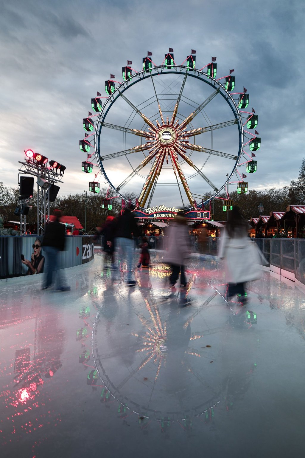 Streit auf Eisbahn - mit Schlittschuh gegen Kopf getreten. (Symbolbild)