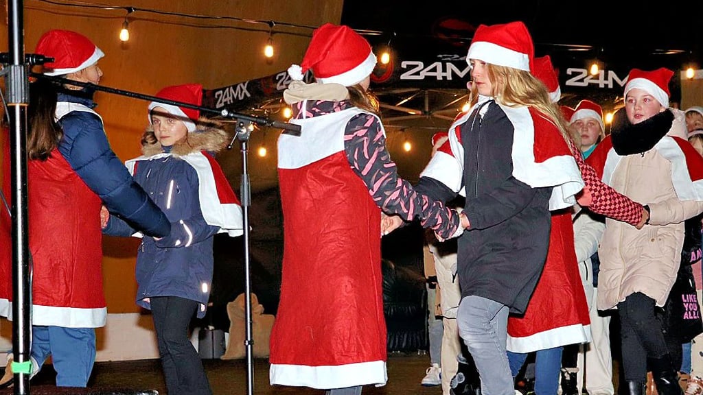 3. Weihnachtssingen auf Freilichtbühne Güsen, hier die Tanzkinder.