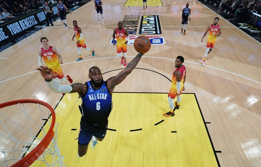 NBA-Superstar James dunkt beim All-Star-Game.