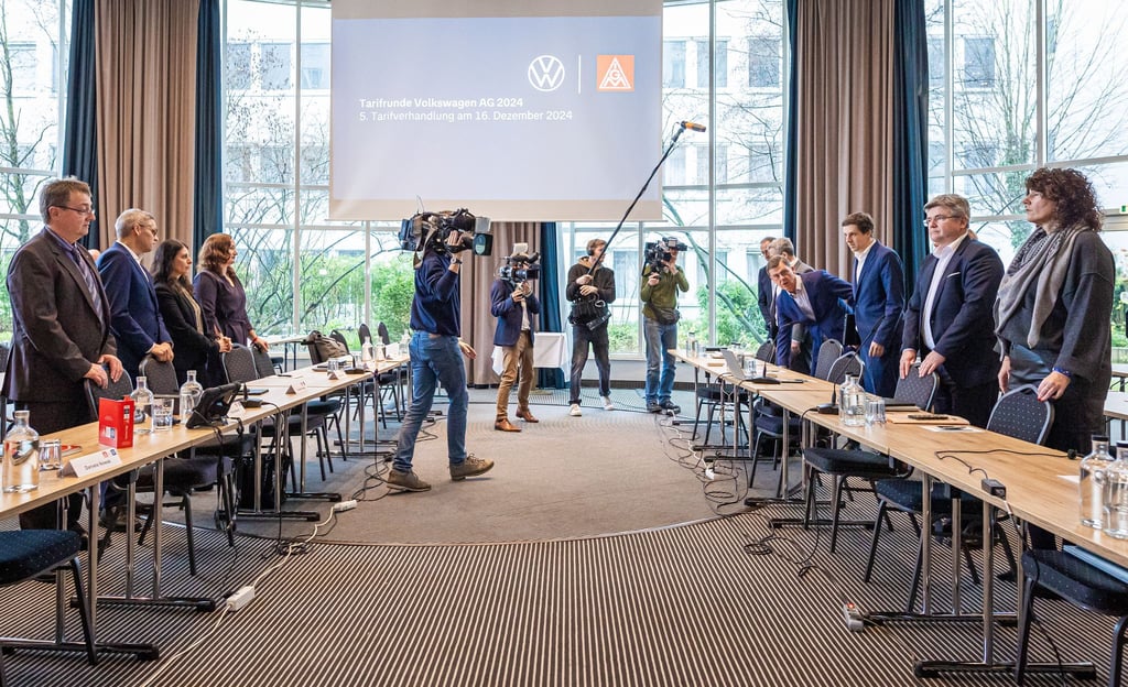 Zähe Verhandlungen: Bei VW geht die fünfte Tarifrunde in die Verlängerung. (Archivfoto)