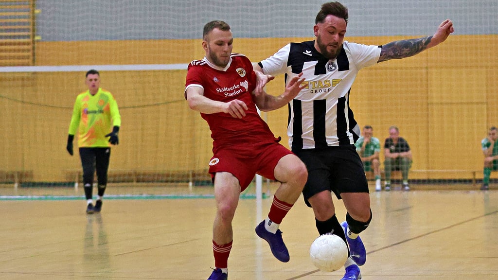 Der SV 09 Staßfurt um Maurice Hertel (links) dominierte Staffel 2, Rotation Aschersleben muss zittern.