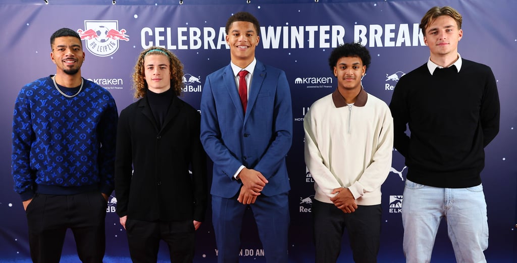 Benjamin Henrichs, Viggo Gebel, Nuha Jatta, Faik Sakar und Fernando Dickes bei der RB-Weihnachtsfeier.