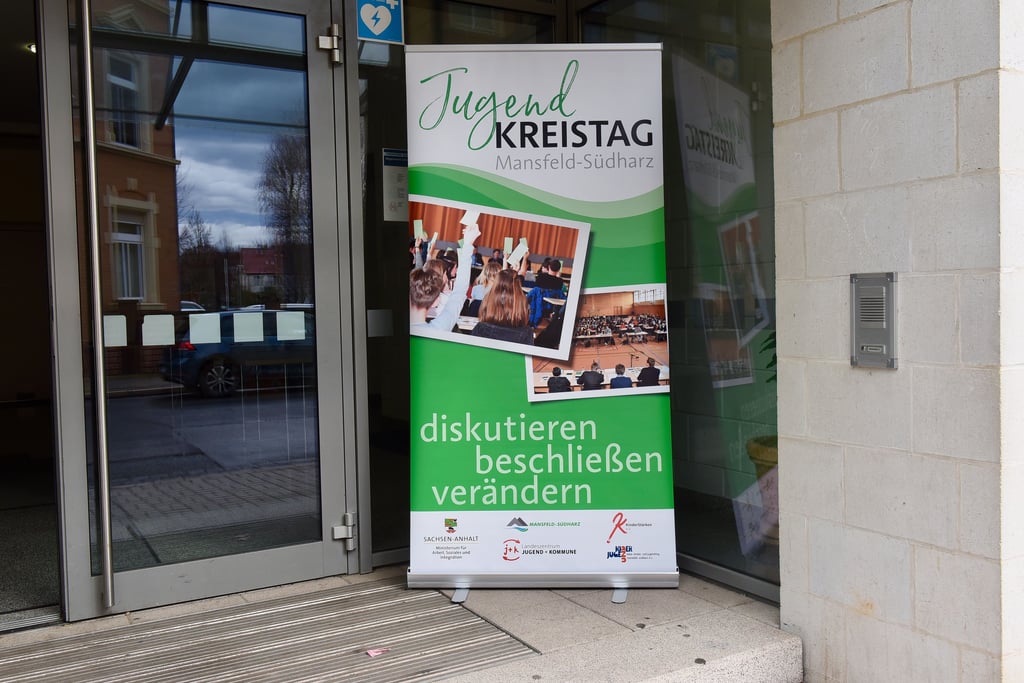 Der Jugendkreistag tritt einmal jährlich in der Mammuthalle in Sangerhausen zusammen.
