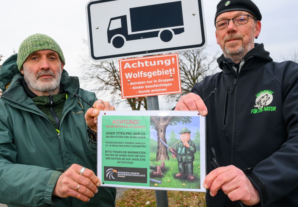 Ein Bündnis von Initiativen protestiert gegen das Aufstellen der Hinweisschilder „Achtung Wolfsgebiet“ im Amt Seelow-Land. Artenschützer halten es für Panikmache.
