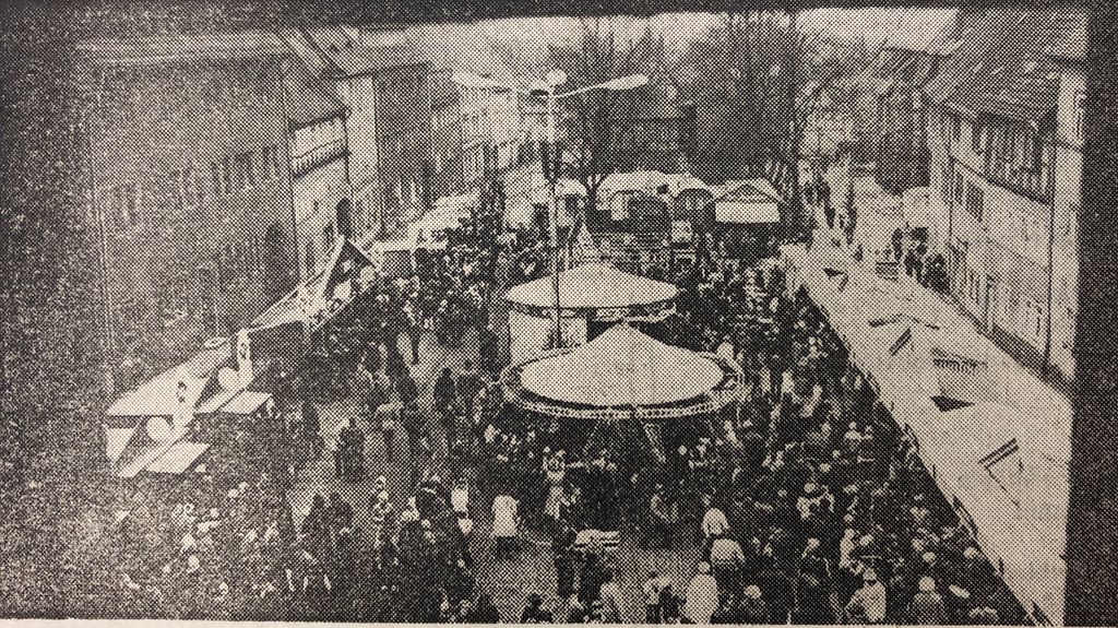 Diesen Blick auf den Sangerhäuser Weihnachtsmarkt druckte im Jahr 1976 die Lokalausgabe der "Freiheit" ab.