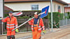 Die Baustelle im Zeisigweg ist beendet, die Schilder haben ihren Zweck erfüllt und werden von Mitarbeitern der Kutter HTS GmbH abgebaut.