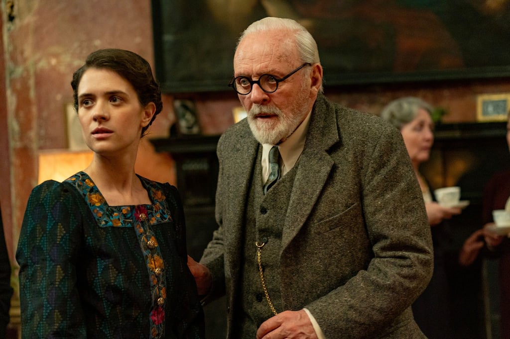 Anthony Hopkins übernahm die Rolle des Sigmund Freud. Liv Lisa Fries (l.) spielt Tochter Anna.