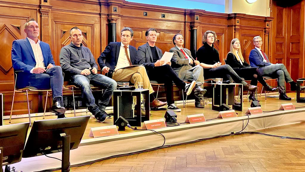 Wollen die Nachfolge Bernd Wiegands als OB in Halle antreten (von links): Andreas Wels, Maik Weiderpas, Alexander Vogt, Sven Macha, Dörte Jacobi, Wolfgang Hoppe, Kerstin Godenrath und Egbert Geier. Es fehlt: Martin Bochmann.