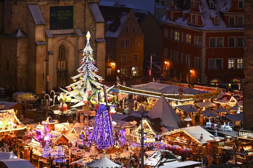 Auf dem Weihnachtsmarkt in Halle ist ein Mann gestorben.