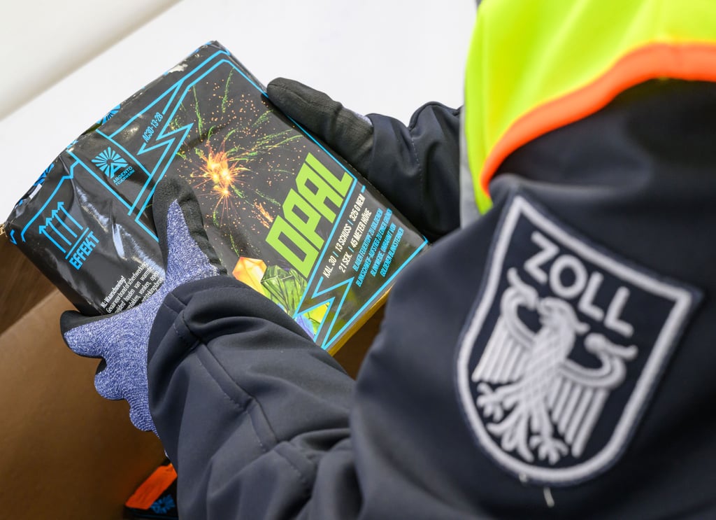 240 Kilogramm illegales Feuerwerk fanden Magdeburger Zöllnerinnen und Zöllner in den vergangenen Tagen.