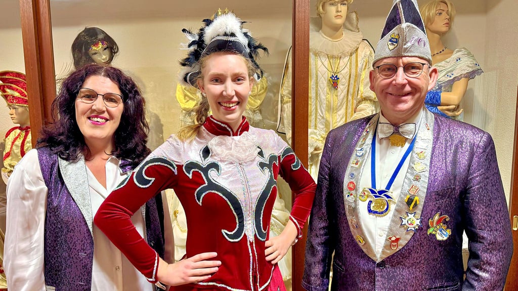 Anke-Maren, Alina und Matthias Hecht (von links) gehören zu den guten Seelen des Elsteraner Carneval Vereins.