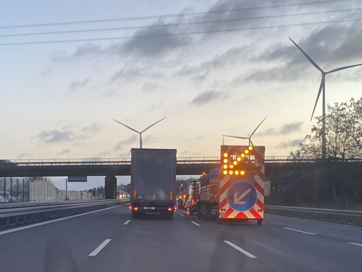 Drei Tagesbaustellen Eingerichtet: Achtung Autofahrer: Auf Der Autobahn ...