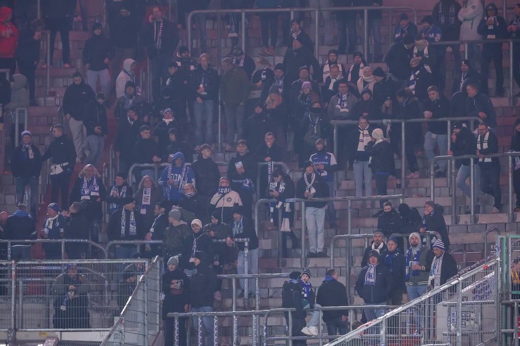 Nach den Meldungen des Anschlags auf dem Weihnachtsmarkt Magdeburg stellten die Fans beim FCM-Spiel in Düsseldorf jeden Support ein.