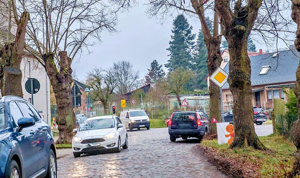 Die Straßenbaumaßnahme in Reinsdorf beeinflusst auch Braunsdorf. Dort ist eine Umleitungsstrecke eingerichtet.