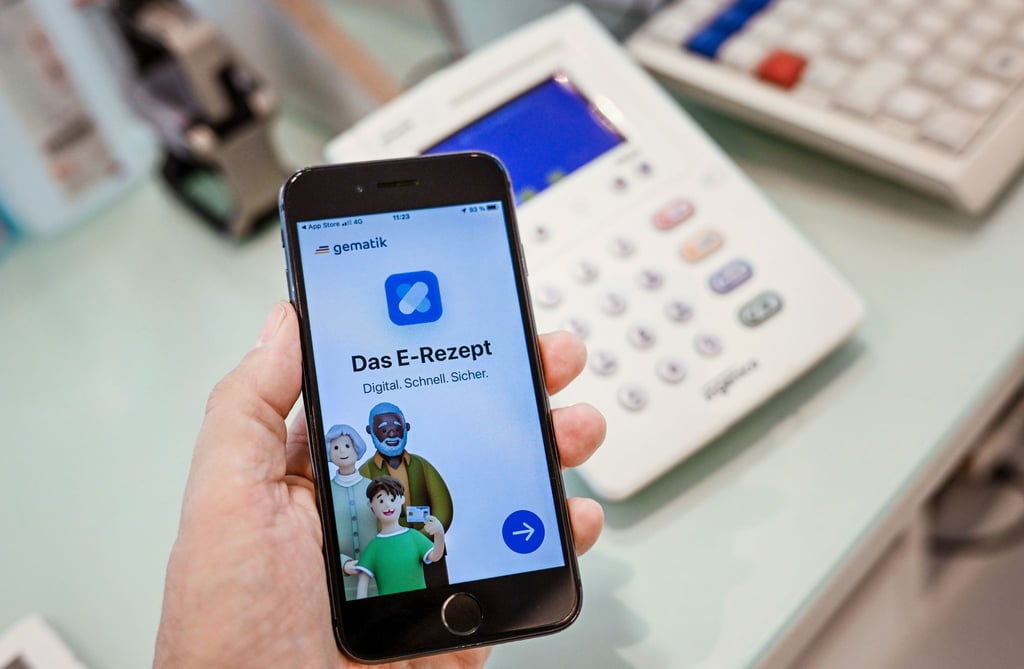 Damit Steuerzahler die Zuzahlungen für verschreibungspflichtige Medikamente absetzen können, benötigen sie ab Januar einen Kassenbon oder eine Rechnung der (Online-)Apotheke, auf der der Name des Versicherten vermerkt ist.