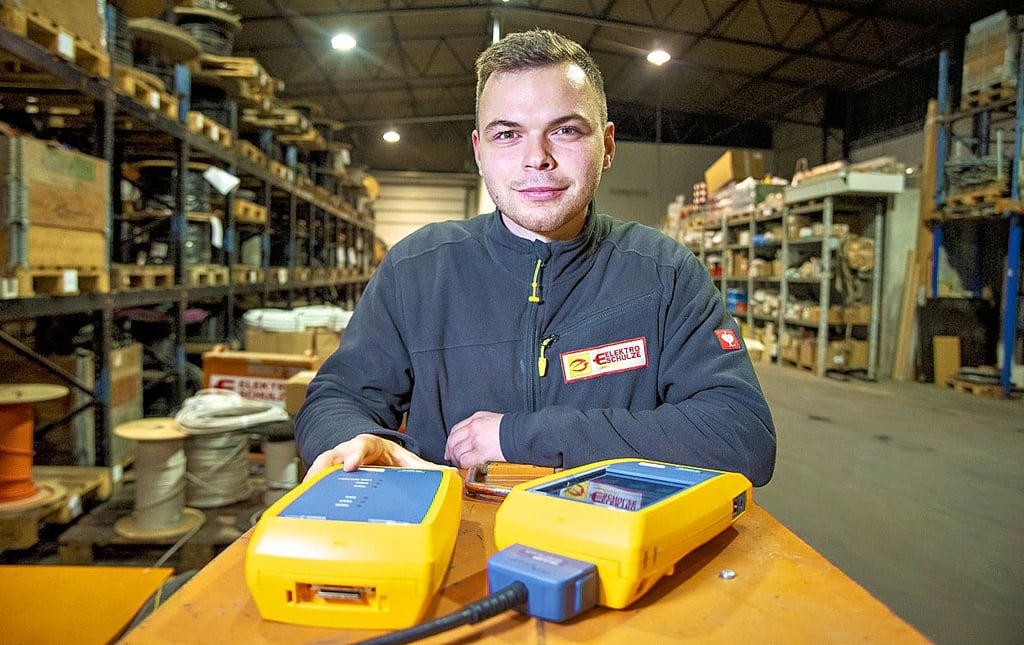 Azubi Göran Andreas Scheurig hat seine Ausbildung ein halbes Jahr früher abgeschlossen.