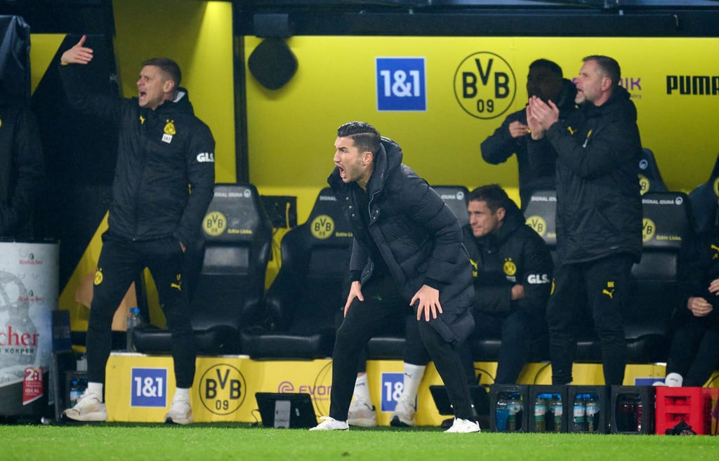 Trainer Nuri Sahin ist unzufrieden und macht seinem Team vor dem Spiel in Wolfsburg klare Ansagen.