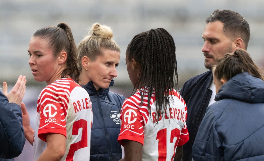 Julia Pollak (l.) verlässt RB Leipzig in Richtung Nürnberg.