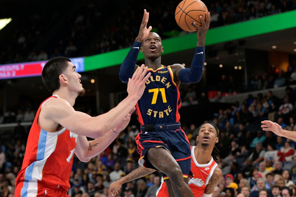 Dennis Schröder musste in seinem ersten Spiel für die Warriors eine deftige Pleite hinnehmen.