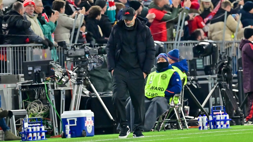 RB Leipzigs Trainer Marco Rose nachdenklich in München