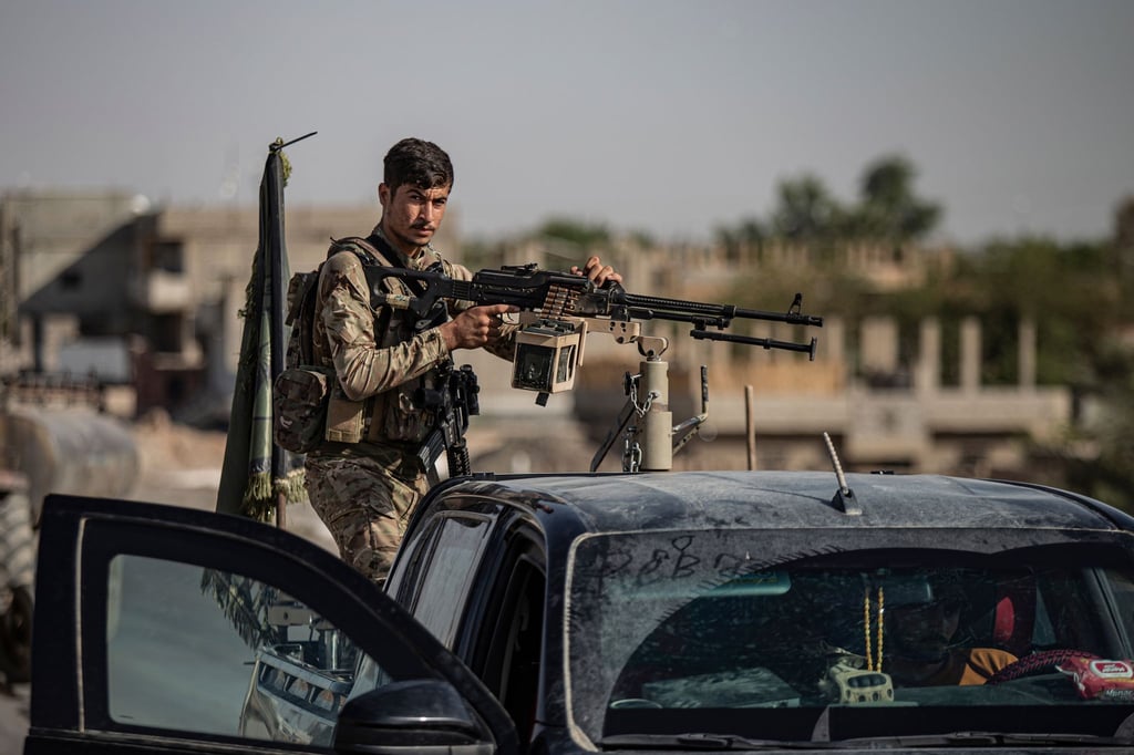 Besonders um die Stadt Kobane unweit der Grenze zur Türkei soll es weiterhin heftige Zusammenstöße geben.