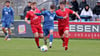 FCM-Topscorer Elisio Widmann im Duell mit Wernigerodes Jannis Lisowski (l.) und Erwin Liese (r.).