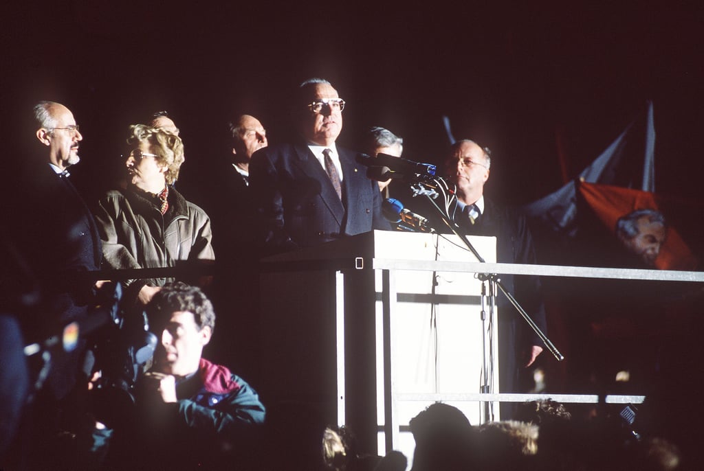 Im Dezember 1989 bejubelte Zehntausende Bundeskanzler Helmut Kohl bei seiner Rede in Dresden,