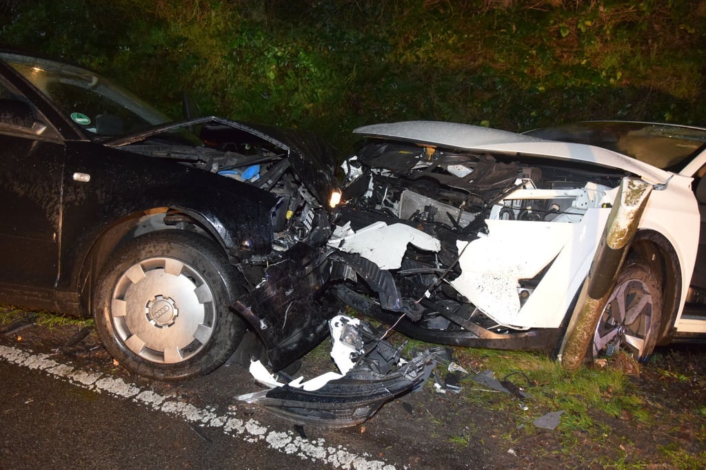 Der Fahrer des entgegenkommenden Autos wurde schwer verletzt.