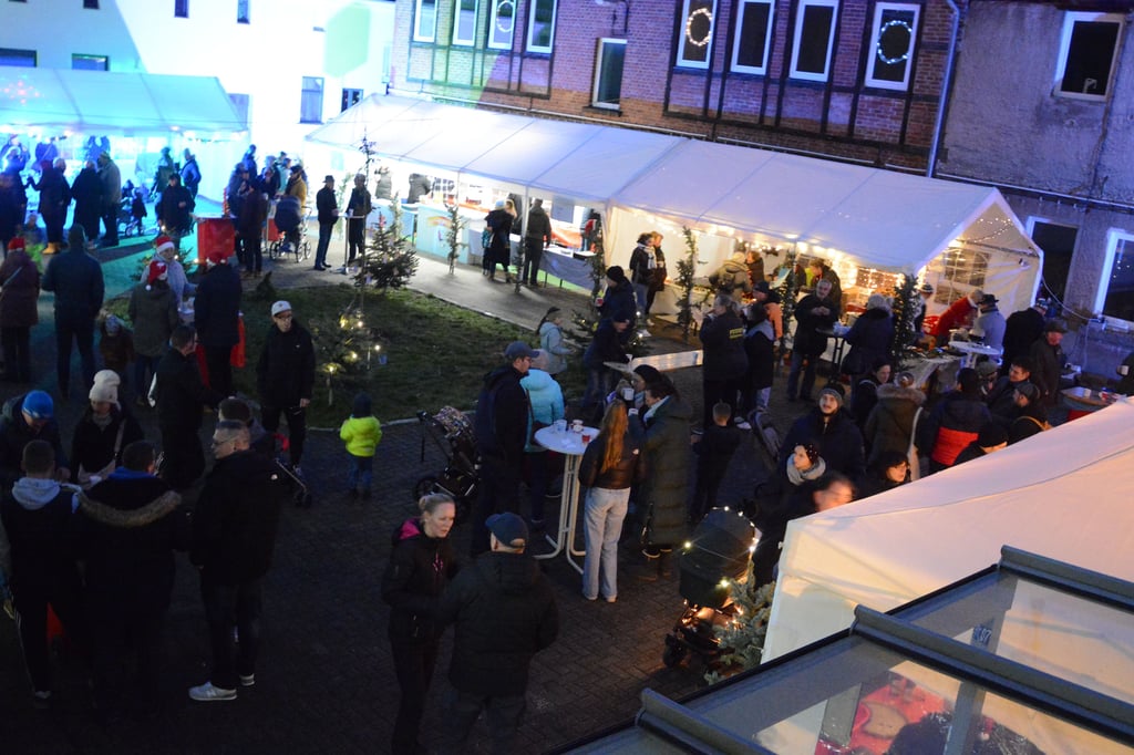 Noch im vergangenen Jahr hatten sich zahlreiche Glindenberger und auch Magdeburger auf dem Adventsmarkt in Glindenberg versammelt. Dieses Jahr wurde er aus Anteilnahme nun abgesagt
