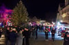   Der Hettstedter Weihnachtsmarkt am Freitagabend. Kurz darauf hat der Bürgermeister entschieden, dass der Markt am Sonnabend und Sonntag nicht stattfinden wird.  