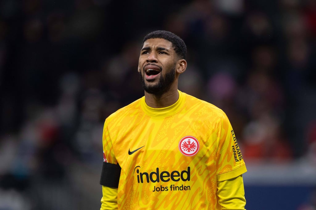 Pechvogel des Spieltags: Frankfurts brasilianischer Keeper Kaua Santos.