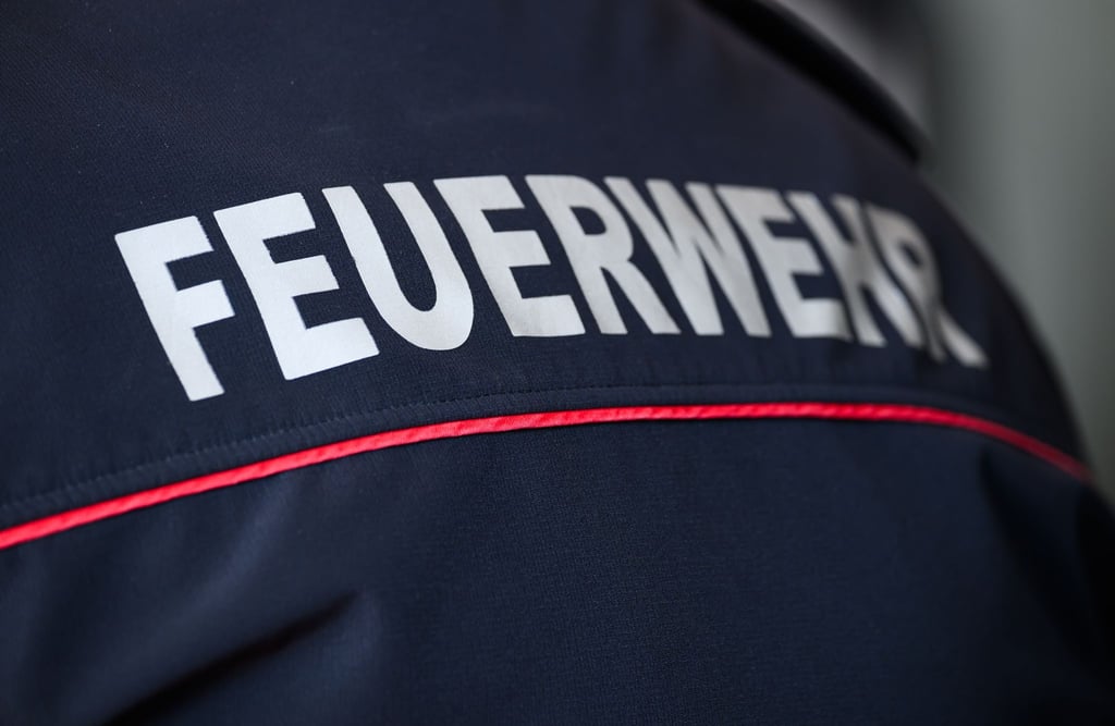 Etwa 60 Kameraden der Feuerwehr sind bei dem Brand im Einsatz gewesen. (Symbolbild)