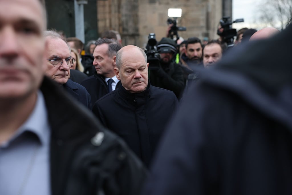 Scholz besuchte den Ort der Todesfahrt.
