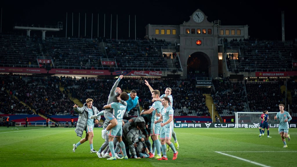 Alles fällt übereinander her, einer steht: Atletico-Stürmer Alexander Sörloth (mit erhobenem Arm)