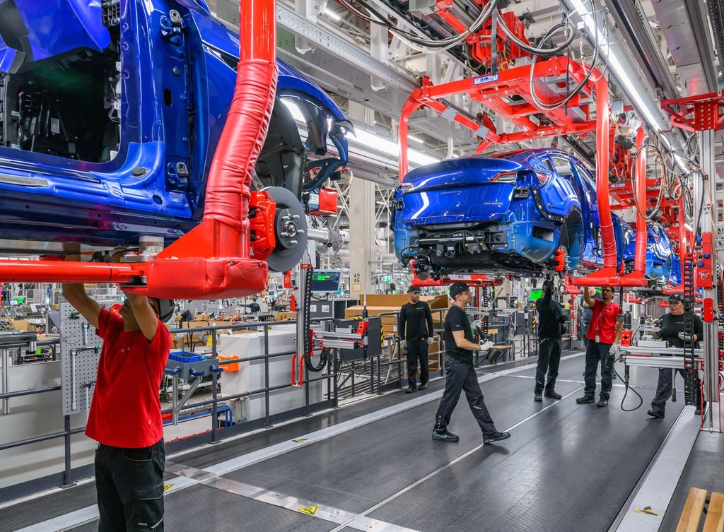 Ostdeutsche Autofabriken haben mit Auslastungsproblemen zu kämpfen. Einer Analyse zufolge ist 2025 keine wirkliche Trendwende zu erwarten. (Archivbild)