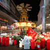 Zahlreiche Kerzen stehen vor dem Weihnachtsmarkt. Am 20. Dezember 2024 ist auf dem Weihnachtsmarkt in Magdeburg ein Autofahrer in eine Menschengruppe gefahren.