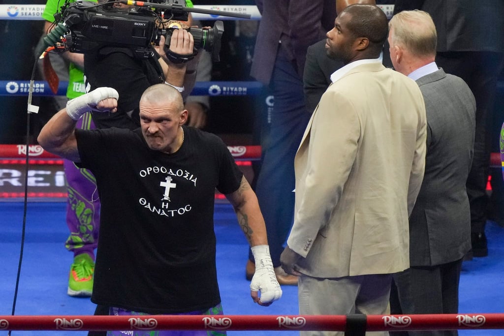 Box-Weltmeister Oleksandr Usyk (links) bekam im Ring ein Angebot für den nächsten Mega-Kampf
