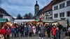 Schon bei der Eröffnung war der Weihnachtsmarkt in Sangerhausen gut besucht.