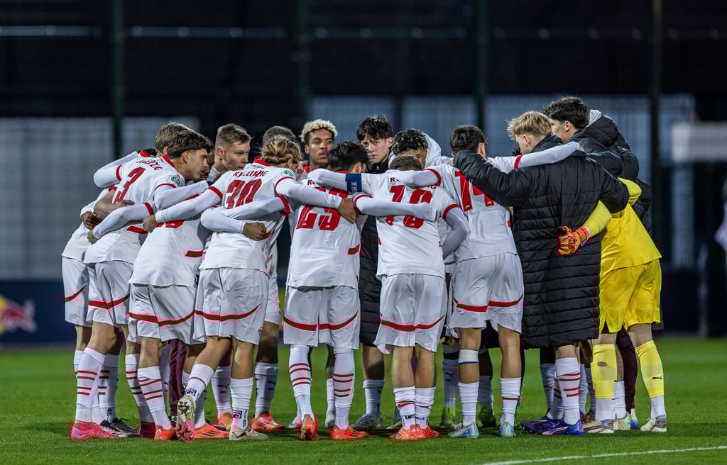 Die U19 von RB Leipzig bei einem Spiel.