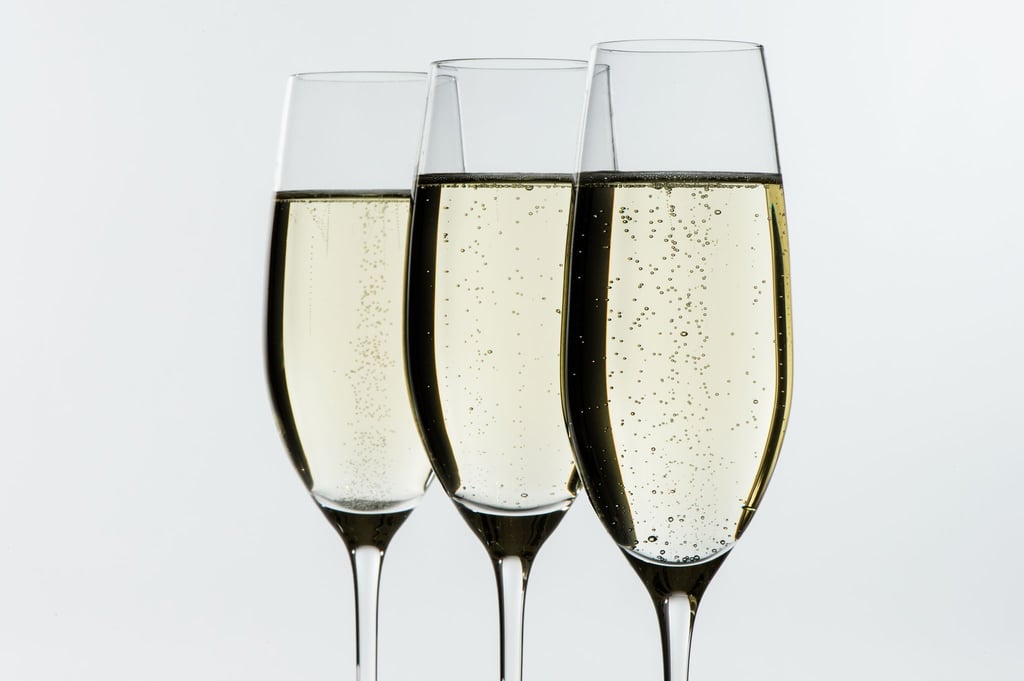 Wer einen Sekt bevorzugt, der wirklich herb im Geschmack ist, sollte auf die „brut“-Kennzeichnung achten.