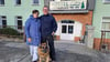 Andrea und Rolf Kühnold von der Pension Harzbaude „Susanne“ mit ihrem Hund Bruno.