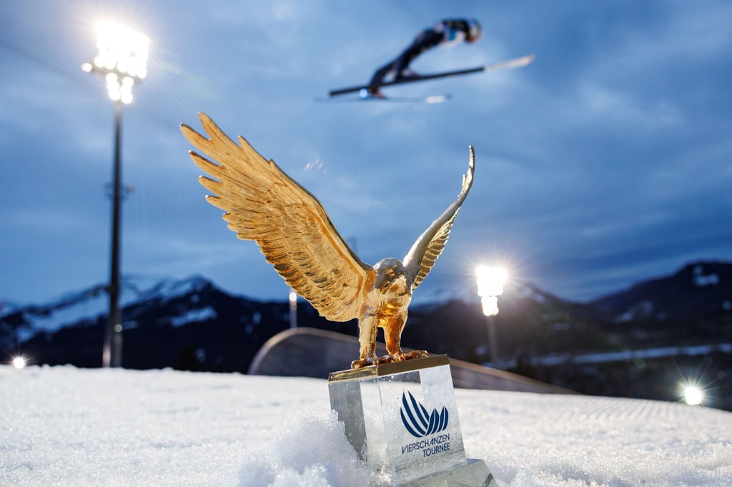 Das Objekt der Begierde: Der goldene Adler für den Tournee-Champion.