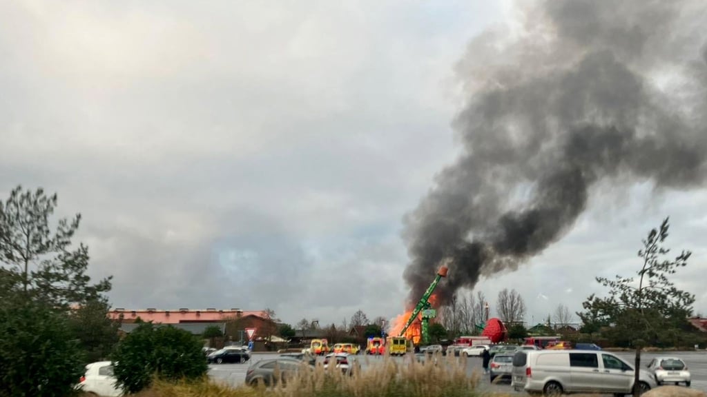 Tractor track in flames: High amount of damage after fire in