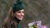 Prinzessin Kate wurde mit Blumen „überhäuft“, wie der Sender Sky News kommentierte.