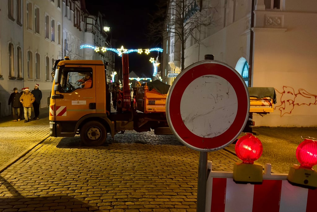 Turmblasen 2024 in Salzwedel: Mittels Lkw wurde die Zufahrt zum Veranstaltungsort blockiert.