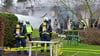 Am Stadtpark in Haldensleben brennt am zweiten Weihnachtstag ein Einfamilienhaus.  31 Feuerwehrleute der Haldensleber Wehr  kämpfen gegen die Flammen.