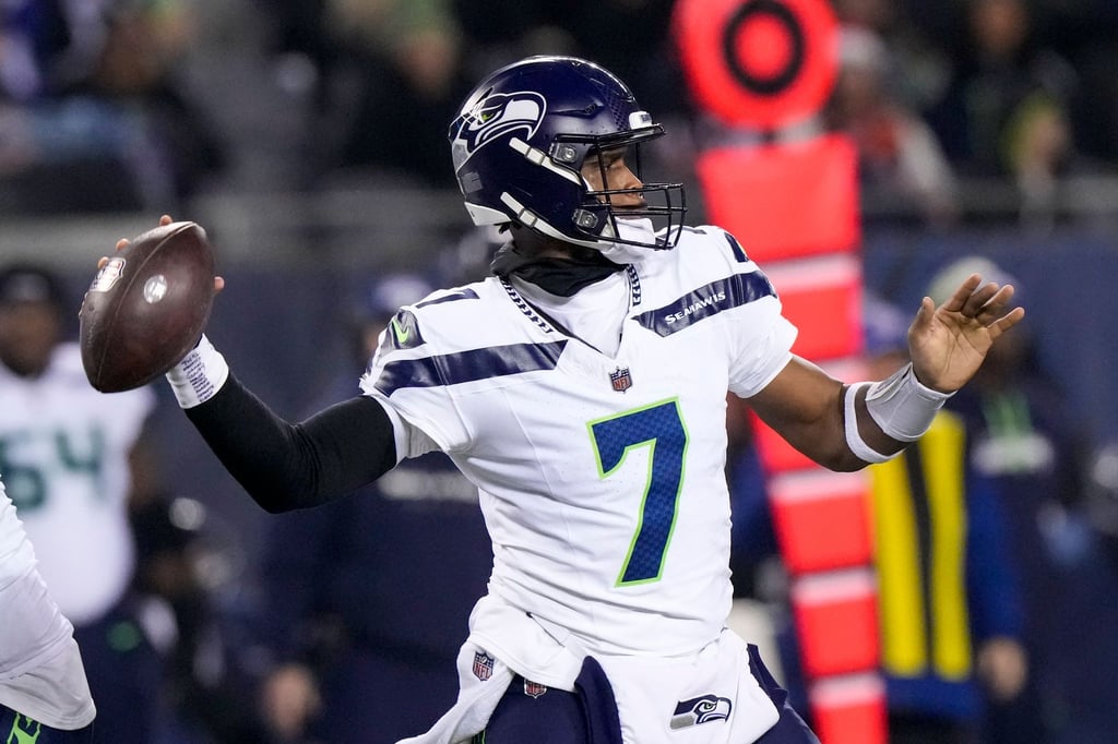 Quarterback Geno Smith gewann mit Seattle trotz schwacher Offensivleistung in Chicago.