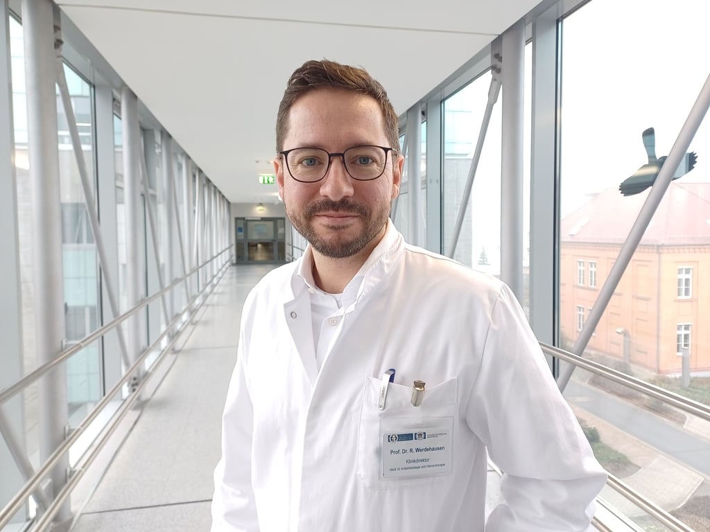 Robert Werdehausen arbeitet am Universitätsklinikum in Magdeburg. Er sagt, nach dem Anschlag "haben wir einen Krisenstab eingerichtet und uns alle 15 Minuten zur Lagebesprechung zusammengefunden."