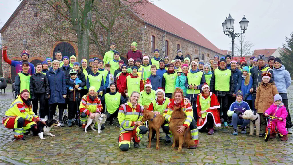 Besondere Hunde begleiten den Gänsebratenvernichtungslauf. Sie gehören zur Rettungshundestaffel des Arbeitersamariterbunds (ASB).